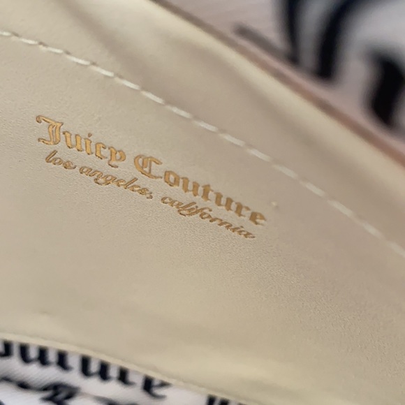 NWT - Adorable Juicy Couture Wristlet! - Picture 5 of 8